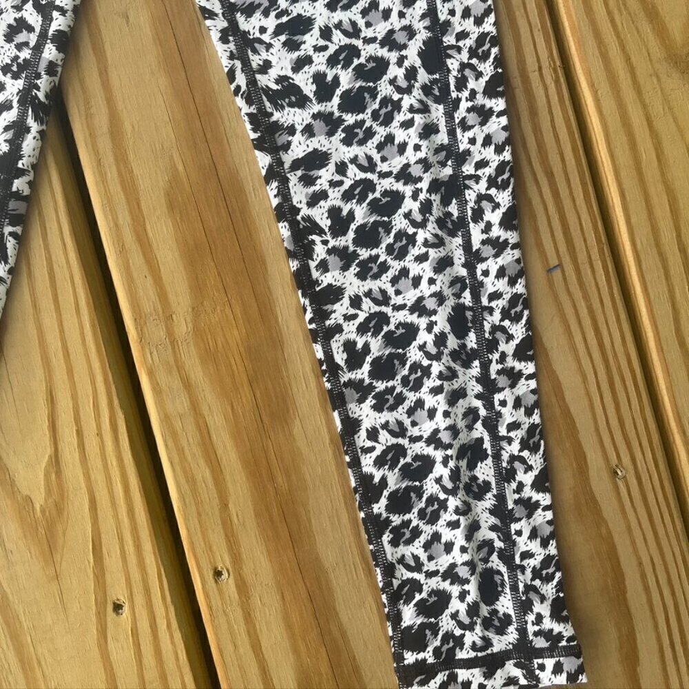 ** Zyia Pocket stash legging size 6-8 Medium black leopard active - Picture 3 of 10